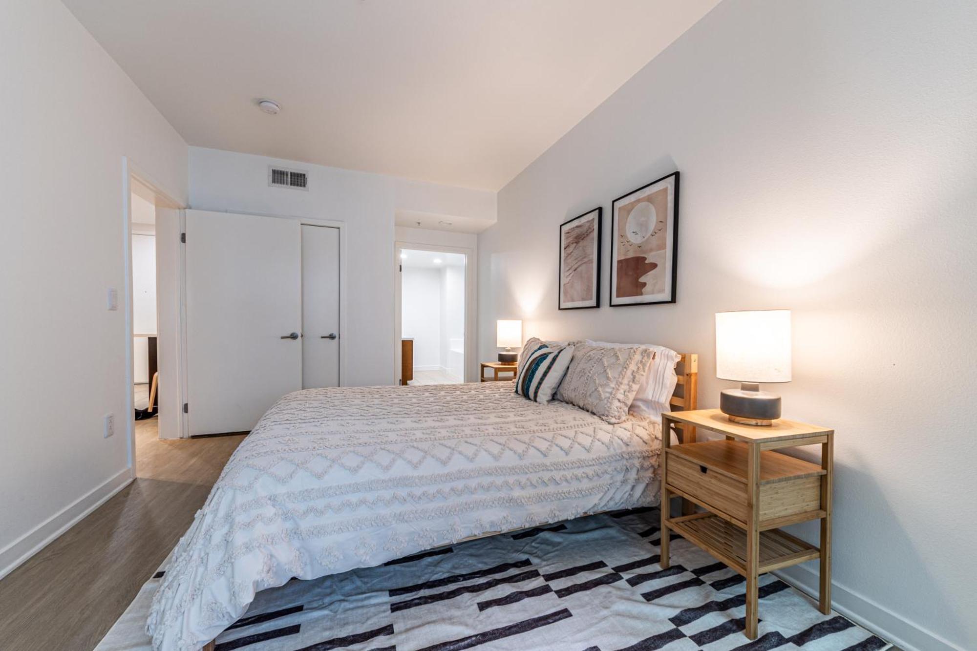 Stylish 2bdr & 2bth - 15 Mins Walk To The Beach! Apartment Los Angeles