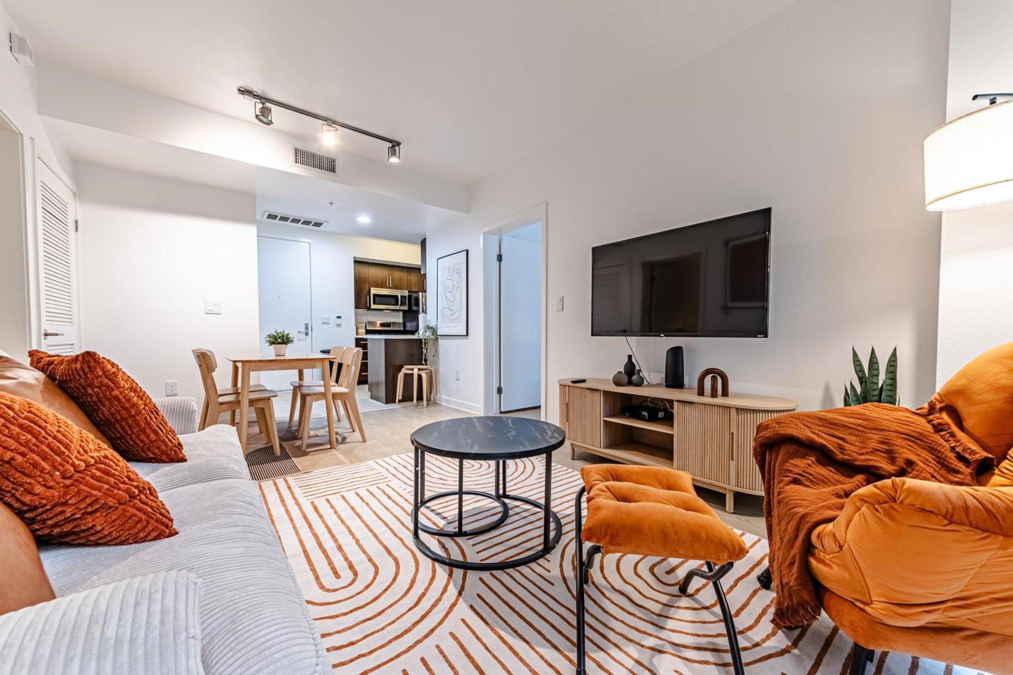 Stylish 2bdr & 2bth - 15 Mins Walk To The Beach! Los Angeles