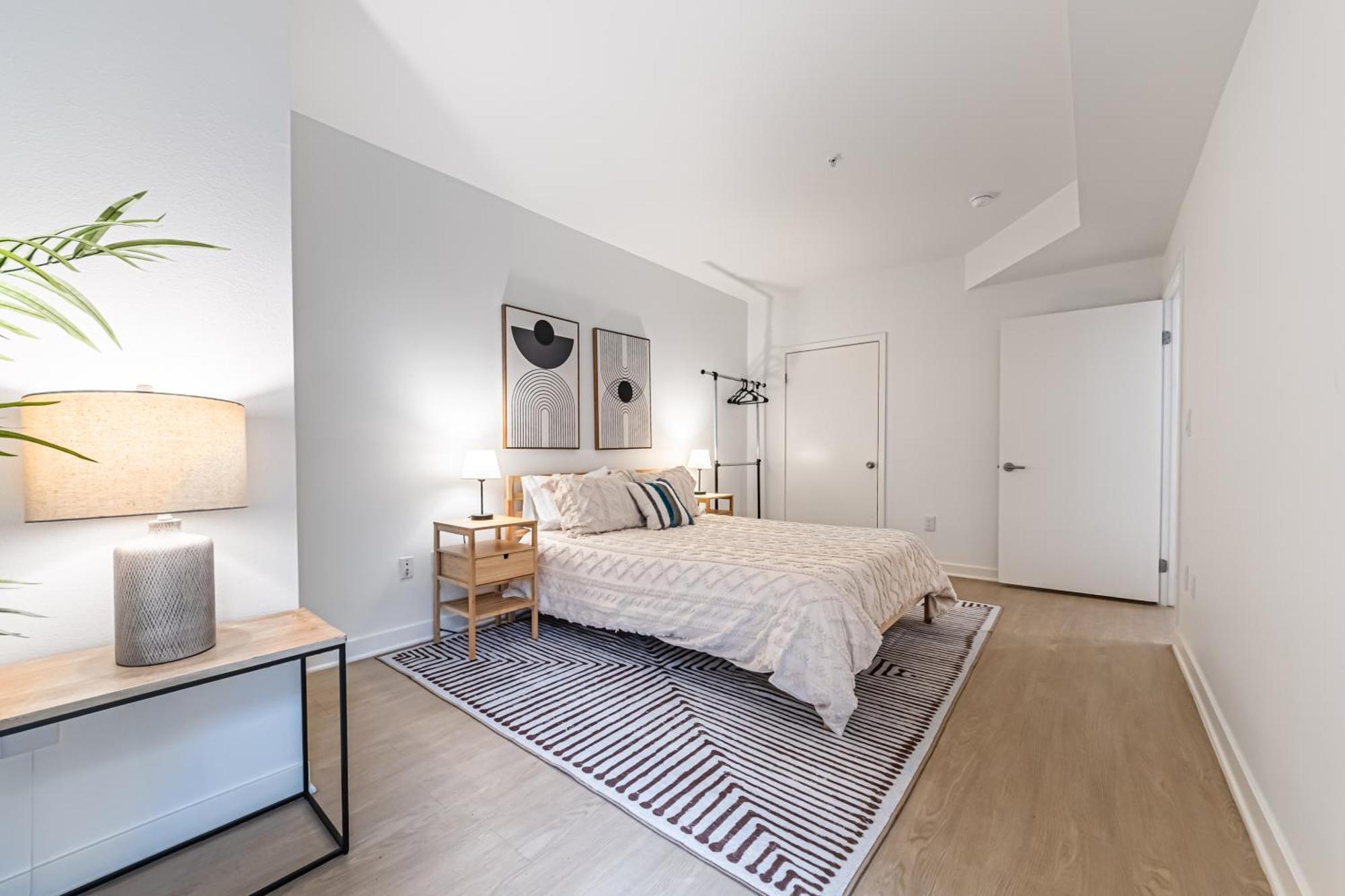 Stylish 2bdr & 2bth - 15 Mins Walk To The Beach! Apartment *