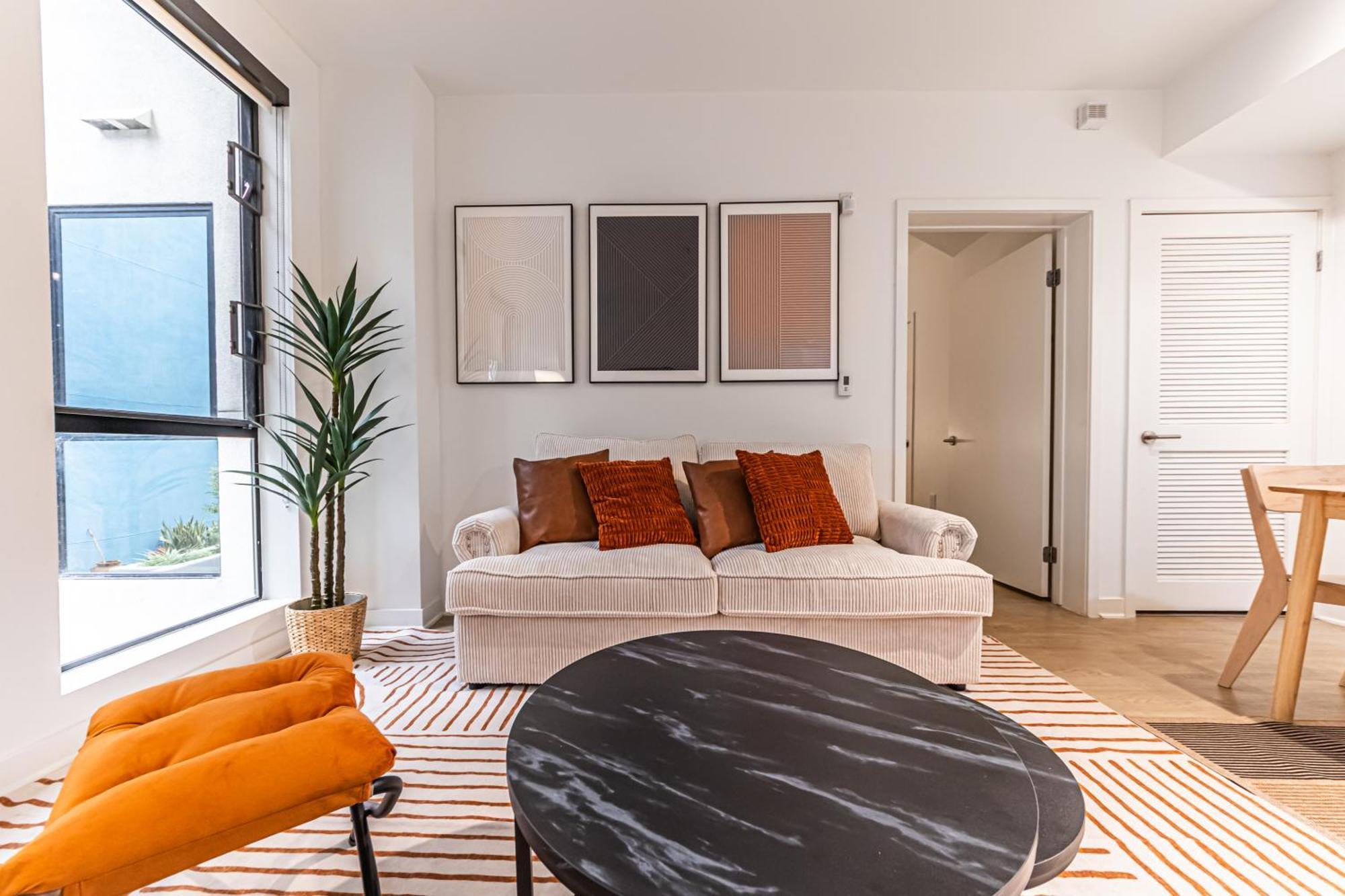 Stylish 2bdr & 2bth - 15 Mins Walk To The Beach! * Los Angeles